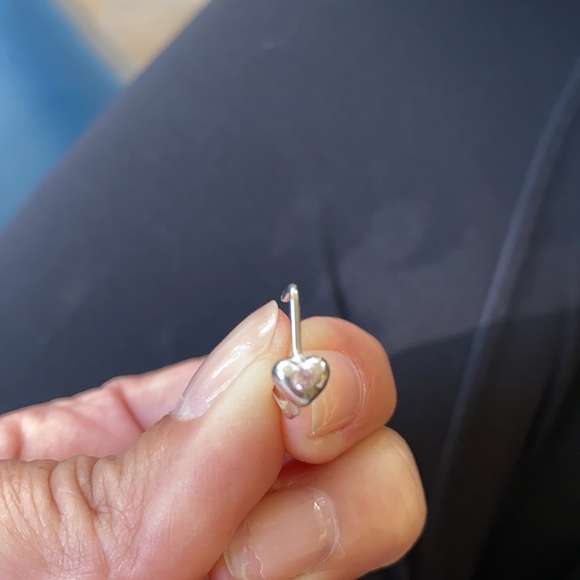 Tiny white gold with pink stone heart earrings - Picture 4 of 4